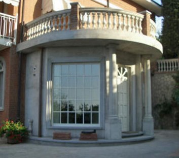 Cornici per contorni porte e finestre, balaustrae colonne in cemento 